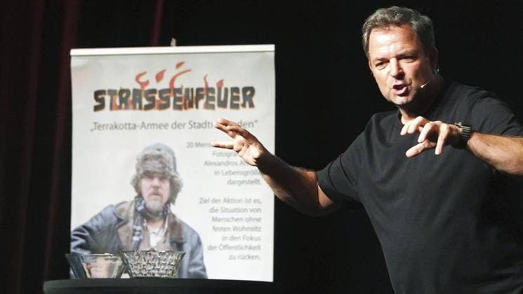 RECORD DATE NOT STATED 10. Straßenfeuer -Spendengala ** NUR FÜR REDAKTIONELLE ZWECKE ** EDITORIAL USE ONLY **<p>Hundetrainer Martin Rütter ist am Sonntag, 09.11.2025 im Hans-Sachs-Haus in Gelsenkirchen Stargast auf der 10. Straßenfeuer -Spendengala Deutschland NRW Gelsenkirchen Copyright: MichaelxKorte *** 10 Straßenfeuer charity gala FOR EDITORIAL PURPOSES ONLY p Dog trainer Martin Rütter will be the star guest at the 10 Straßenfeuer charity gala Germany NRW Gelsenkirchen on Sunday, 09 11 2025 at the Hans Sachs Haus in Gelsenkirchen Copyright MichaelxKorte Copyright: MichaelxKorte doc836y0g56ry91idpt0ohc ,EDITORIAL USE ONLY