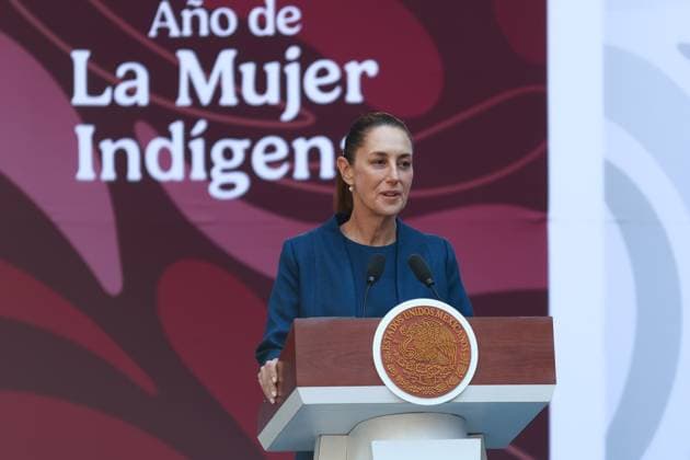 Mexican President Claudia Sheinbaum presents Michoacan for Justice and Peace plan MEXICO CITY, MEXICO - NOVEMBER 09: Mexican President Claudia Sheinbaum attends the presentation of Michoacan for Justice and Peace plan, at the National Palace, in Mexico City, Mexico on November 09, 2025. The plan was presented with the aim of tackling violence and promoting development in the state of Michoacan, following the killing of the local mayor Carlos Manzo. Daniel Cardenas Anadolu Mexico City Mexico. Editorial use only. Please get in touch for any other usage.  Copyright: x2025xAnadoluxDanielxCardenasx