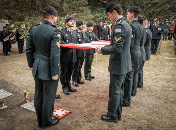 November 9, 2025, Calgary, Ab, CANADA: Members of the KingöÄÃ s Own Calgary Regiment fold a Canadian flag during a graveside ceremony honouring Cpl. Gawen Foster, who served with the 50th Canadian Infantry Battalion, Canadian Expeditionary Force, during the First World War, in Calgary, Sunday, Nov. 9, 2025. Calgary CANADA - ZUMAc35_ 20251109_zaf_c35_031 Copyright: xJeffxMcintoshx