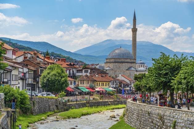 Die Altstadt von Prizren und die Sinan Pascha Moschee im Kosovo The Old Town of Prizren and Sinan Pasha Mosque in Kosovo Copyright: imageBROKER ChunxJuxWu ibxiqx15476708.jpg