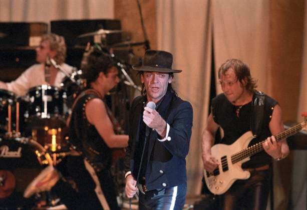 12th World Festival of Youth and Students in Moscow 9043425 26.07.1985 July 27 - August 3, 1985. The 12th World Festival of Youth and Students in Moscow . Rock singer Udo Gerhard Lindenberg performs at a concert marking the opening of the club of the delegation of the Federal Republic of Germany in Moscow. Sergey Guneev Sputnik Moscow Russia  Copyright: xSergeyxGuneevx