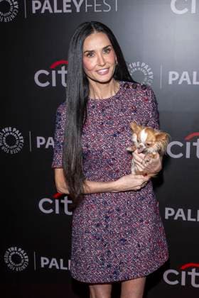 PaleyFest NY 2025: Paramount+ s Landman , New York, New York, USA - 09 Nov 2025 Demi Moore holding her dog Pilaf attends Paramount+ s Landman during PaleyFest NY 2025 at The Paley Museum. New York United States Copyright: xRonxAdarx xSOPAxImagesx _radar_paley_20251109_00649