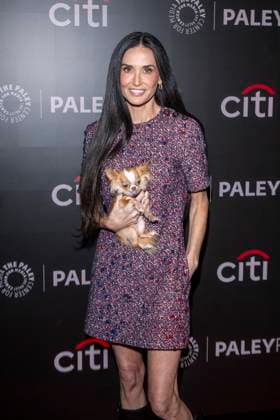PaleyFest NY 2025: Paramount+ s Landman , New York, New York, USA - 09 Nov 2025 Demi Moore holding her dog Pilaf attends Paramount+ s Landman during PaleyFest NY 2025 at The Paley Museum. New York United States Copyright: xRonxAdarx xSOPAxImagesx _radar_paley_20251109_00667