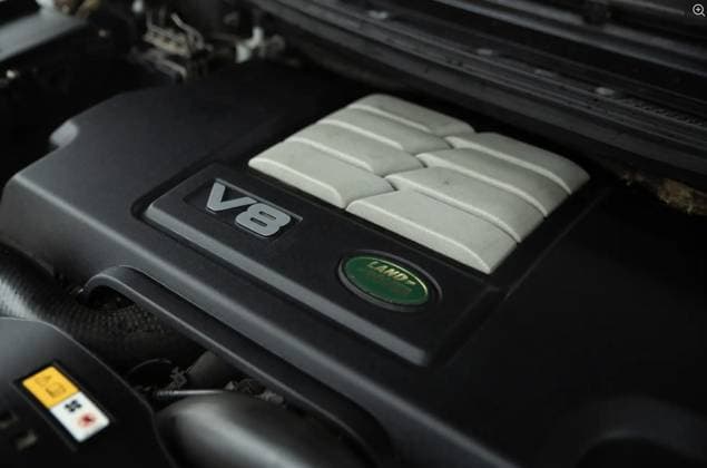 Queen’s old Range Rover sells for over £66,000 after stunning restoration Story from Jam Press (Queens Range Rover) Pictured: Interior of the Range Rover. Queen’s old Range Rover sells for over £66,000 after stunning restoration A Range Rover once owned and driven by Her Majesty Queen Elizabeth II has sold for a whopping £66,375 after being lovingly restored. The 2007 Tonga Green Metallic SE 3.6 TDV8 was originally supplied new to the late Monarch and is thought to be the only diesel L322 Range Rover in that colour ever built for her. Other Royal Rovers were usually petrol-powered. Built to full Royal specification, it came with a few regal touches including rear grab handles to help Her Majesty get in and out, and a dog guard in the  Copyright: xJamxPress IconicxAuctioneers