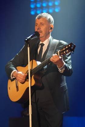 Mit seiner charmanten und gefuehlsvollen Stimme verzauberte der Argentinier die Fans auf der Ostalb. Semino Rossi - Ueber zwei Stunden unterhaltsame Musik Mit seiner charmanten und gefuehlsvollen Stimme verzauberte der Argentinier die Fans auf der Ostalb. Deutschland, Schwaebisch Gmuend, Concress Centrum Stadtgarten, 09.11.2025