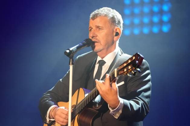 Mit seiner charmanten und gefuehlsvollen Stimme verzauberte der Argentinier die Fans auf der Ostalb. Semino Rossi - Ueber zwei Stunden unterhaltsame Musik Mit seiner charmanten und gefuehlsvollen Stimme verzauberte der Argentinier die Fans auf der Ostalb. Deutschland, Schwaebisch Gmuend, Concress Centrum Stadtgarten, 09.11.2025