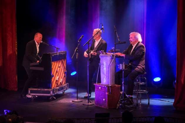 joost HansaTheater- Söhne Soehne Hamburgs Joja Wendt, Stefan Gwildis und Rolf Clausen zu Gast bei der Eroeffnung Gala Variete Show im Hansa Theater Saison Eroeffung 2025 2026 am 06.11.2025 in Hamburg Hamburg Deutschland