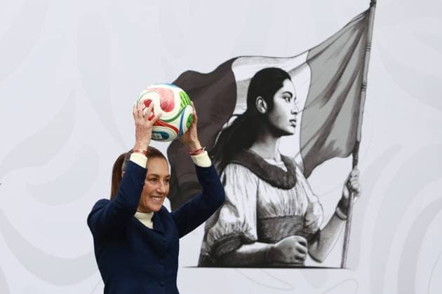 Mexican President Claudia Sheinbaum presents the FIFA 2026 World Cup in Mexico City MEXICO CITY, MEXICO - NOVEMBER 10: Mexican President Claudia Sheinbaum attends the presentation of the FIFA 2026 World Cup, at Los Pinos cultural complex, in Mexico City, Mexico on November 10, 2025. Daniel Cardenas Anadolu Mexico City Mexico. Editorial use only. Please get in touch for any other usage.  Copyright: x2025xAnadoluxDanielxCardenasx