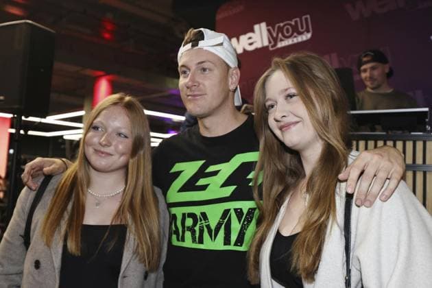 Calvin Kleinen ist bei der offiziellen Eröffnung von Wellyou dabei ** NUR FÜR REDAKTIONELLE ZWECKE ** EDITORIAL USE ONLY **<p>Party-Musiker Calvin Kleinen am 10. November 2025 im Wellyou Fitnesscenter in der Rathausgalerie in Velbert-Stadtmitte. Deutschland NRW Velbert Copyright: ChristofxKoepsel