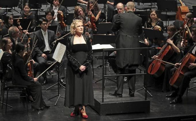 3. Sinfoniekonzert der Neuen Philharmonie Westfalen mit der Gelsenkirchener Star-Sopranistin Anne Schwanewilms im Musiktheater im Revier in Gelsenkirchen ** NUR FÜR REDAKTIONELLE ZWECKE ** EDITORIAL USE ONLY **<p>3. Sinfoniekonzert der Neuen Philharmonie Westfalen mit der Gelsenkirchener Star-Sopranistin Anne Schwanewilms am Montag den 10. November 2025 im Musiktheater im Revier in Gelsenkirchen Foto : Frank Oppitz FUNKE Foto Services< p> Kultur, Kunst, Unterhaltung Deutschland NRW Gelsenkirchen Copyright: FrankxOppitz