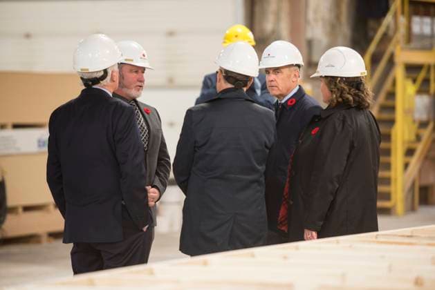 November 10, 2025, Fredericton, Nb, Canada: Prime Minister Mark Carney second from right, talks with management before taking a tour of Maple Leaf Homes in Fredericton, N.B., on Monday, Nov. 10, 2025. Fredericton Canada  - ZUMAc35_ 20251110_zaf_c35_045 Copyright: xStephenxMacgillivrayx