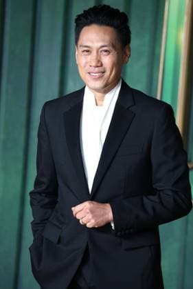Wicked: For Good European Premiere at Cineworld Leicester Square in London - 10 Nov 2025 Jon M. Chu attends the Wicked: For Good European Premiere at Cineworld Leicester Square. London United Kingdom Copyright: xFredxDuvalx xSOPAxImagesx FD_Wicked_For_Good_23