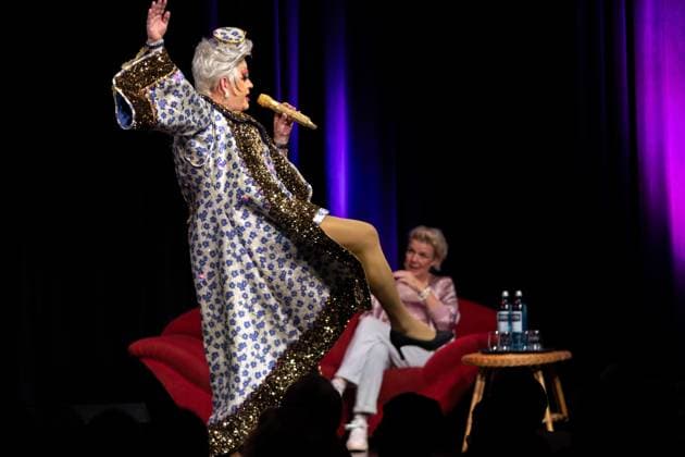 Sisters of Comedy Nachgelacht im Haus der Springmaus in Bonn - 10.11.2025. Sisters of Comedy Nachgelacht, Benefiz-Show im Haus der Springmaus in Bonn-Endenich am 10. November 2025. Moderation: Mirja Boes. Das bundesweite Format bringt Künstlerinnen aus Comedy, Kabarett und Slam-Szene auf die Bühne und setzt ein Zeichen für Gleichberechtigung. Der Erlös der Bonner Veranstaltung geht an Chance auf Leben e.V. Bonn Endenich Nordrhein-Westfalen Deutschland Copyright: xBonn.digitalx xMarcxJohnx