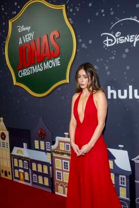 November 10, 2025, New York, United States: Chloe Bennet attends Disney+ s A Very Jonas Christmas Movie New York Premiere at New York City Center. New York United States - ZUMAs197 20251110_aaa_s197_385 Copyright: xRonxAdarx