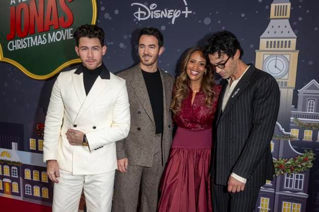 November 10, 2025, New York, United States: (L-R) Nick Jonas, Kevin Jonas, Ayo Davis and Joe Jonas attend Disney+ s A Very Jonas Christmas Movie New York Premiere at New York City Center. New York United States - ZUMAs197 20251110_aaa_s197_388 Copyright: xRonxAdarx
