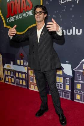 November 10, 2025, New York, United States: Joe Jonas attends Disney+ s A Very Jonas Christmas Movie New York Premiere at New York City Center. New York United States - ZUMAs197 20251110_aaa_s197_437 Copyright: xRonxAdarx