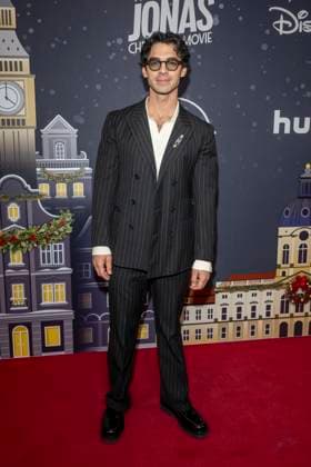 November 10, 2025, New York, United States: Joe Jonas attends Disney+ s A Very Jonas Christmas Movie New York Premiere at New York City Center. New York United States - ZUMAs197 20251110_aaa_s197_442 Copyright: xRonxAdarx