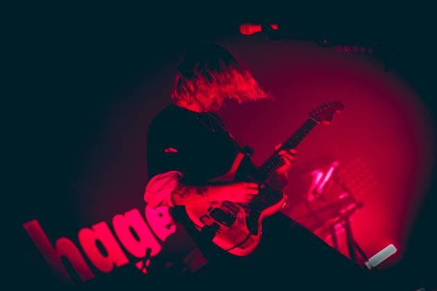 Royel Otis live in Copenhagen, Denmark Copenhagen, Denmark. 09th, November 2025. The Australian band Royel Otis performs a live concert at Poolen in Copenhagen. Here guitarist and singer Royel Maddell is seen live on stage. Denmark, Copenhagen  Copyright: xGonzalesxPhoto JoexMillerx