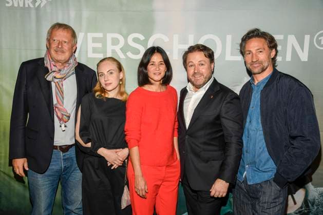 abb Verschollen- Axel Milberg, Elisa Schlott, Luka Omoto, Daniel Harrich und Benjamin Sadler Schauspieler bei der Preview des neuen investigativen ARD Spielfilms VERSCHOLLEN von Autor & Regisseur Daniel Harrich im ARD Hauptstadtstudio am 10.11.2025 in Berlin Berlin Deutschland