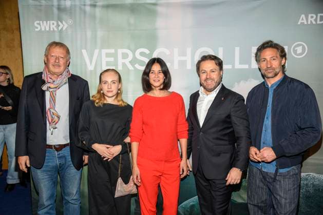 abb Verschollen- Axel Milberg, Elisa Schlott, Luka Omoto, Daniel Harrich und Benjamin Sadler Schauspieler bei der Preview des neuen investigativen ARD Spielfilms VERSCHOLLEN von Autor & Regisseur Daniel Harrich im ARD Hauptstadtstudio am 10.11.2025 in Berlin Berlin Deutschland