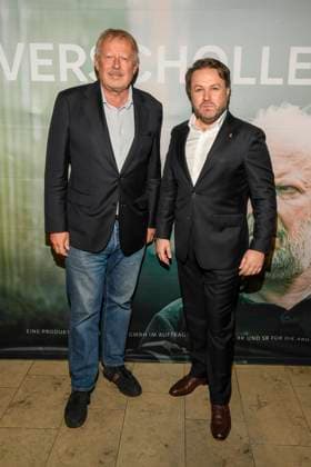 abb Verschollen- Axel Milberg Schauspieler mit Daniel Harrich Regiesseur und Autor bei der Preview des neuen investigativen ARD Spielfilms VERSCHOLLEN von Autor & Regisseur Daniel Harrich im ARD Hauptstadtstudio am 10.11.2025 in Berlin Berlin Deutschland