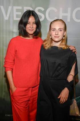 abb Verschollen- Luka Omoto und Elisa Schlott Schauspielerinen bei der Preview des neuen investigativen ARD Spielfilms VERSCHOLLEN von Autor & Regisseur Daniel Harrich im ARD Hauptstadtstudio am 10.11.2025 in Berlin Berlin Deutschland