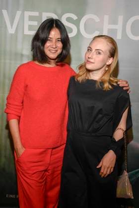 abb Verschollen- Luka Omoto und Elisa Schlott Schauspielerinen bei der Preview des neuen investigativen ARD Spielfilms VERSCHOLLEN von Autor & Regisseur Daniel Harrich im ARD Hauptstadtstudio am 10.11.2025 in Berlin Berlin Deutschland