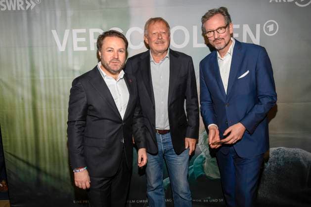 abb Verschollen- Daniel Harrich Autor Axel Milberg und Eckart von Hirschhausen Moderator Schauspieler bei der Preview des neuen investigativen ARD Spielfilms VERSCHOLLEN von Autor & Regisseur Daniel Harrich im ARD Hauptstadtstudio am 10.11.2025 in Berlin Berlin Deutschland