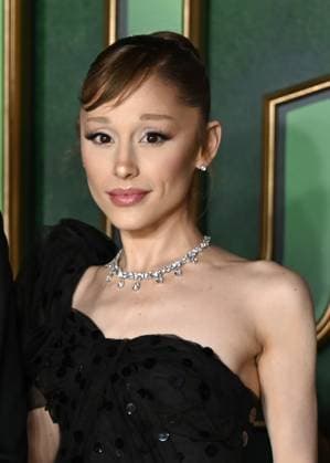 Ariana Grande attends Wicked: For Good European Premiere at Cineworld Leicester Square in London, England. UK. Monday 10th November 2025 Copyright: xJamesxWarrenx adzj8055