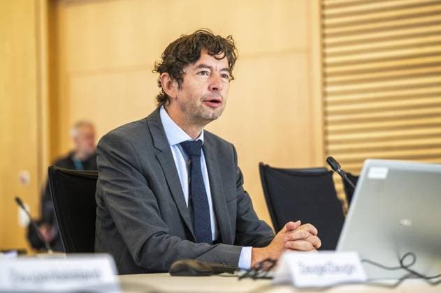 THÜRINGER LANDTAG - SITZUNG CORONA-UNTERSUCHUNGSAUSSCHUSS ** NUR FÜR REDAKTIONELLE ZWECKE ** EDITORIAL USE ONLY **<p>11 11 2025-Erfurt: Sitzung Corona-Untersuchungsausschuss im Thüringer Landtag im Foto: Virologe Christian Drosten vor Beginn seiner Aussage ( Deutschland Thueringen Erfurt Copyright: SaschaxFromm *** THÜRINGER LANDTAG SESSION CORONA INVESTIGATION COMMITTEE FOR EDITORIAL PURPOSES ONLY p 11 11 2025 Erfurt Session Corona Investigation Committee in the Thuringian State Parliament in the photo Virologist Christian Drosten before the start of his testimony Germany Thuringia Erfurt Copyright SaschaxFromm Copyright: SaschaxFromm doc837r94dbhdton14pocc ,EDITORIAL USE ONLY