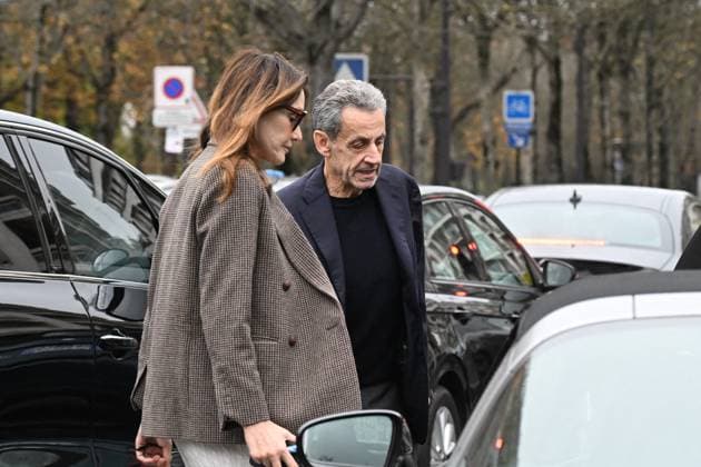 Nicolas Sarkozy et sa femme Carla Bruni vont déjeuner au restaurant Le Flandrin à Paris le lendemain de la sortie de prison de lancien président le 11 novembre 2025 Nicolas Sarkozy and his wife Carla Bruni will have lunch at Le Flandrin restaurant in Paris the day after the former president s release from prison on 11 November 2025 Paris France  Copyright: xAgencex xBestimagexAgencex xBestimagex