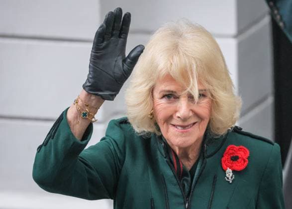 Queen Camilla joins Poppies for Paddington Commemoration at Paddiongton Station on Armistice Day, London, UK London, UK. 11th Nov, 2025. Queen Camilla arrives by Train into Paddington Station and joins Poppies for Paddington the Commemorations on Armistice Day. Poppies to Paddington is an annual commemoration. Poppy wreaths from around the GWR network are collected by designate trains, arriving into Paddington station before 1100, followed by a 2 minute silence and commemorative proceedings., Credit:Imageplotter Avalon  Copyright: xImageplotterx xAvalonx 1051817431