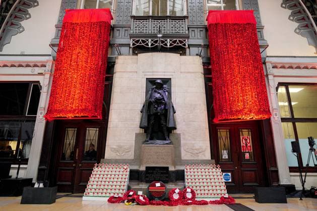 Queen Camilla attends Poppies to Paddington initiative in London, 11 November 2025 The Great Western Railway War Memorial at London Paddington train station adorned with poppies and wreaths to mark Armistice Day. Picture date: Tuesday November 11, 2025., Credit:Ben Birchall Avalon London, United Kingdom  Copyright: xBenxBirchallx xAvalonx 1051829194