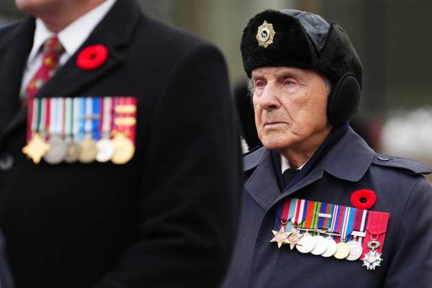 November 11, 2025, Ottawa, On, Canada: A Canadian veteran looks on at the start of the Remembrance Day ceremony in Ottawa on Tuesday, Nov. 11, 2025. Ottawa Canada  - ZUMAc35_ 20251111_zaf_c35_012 Copyright: xSeanxKilpatrickx