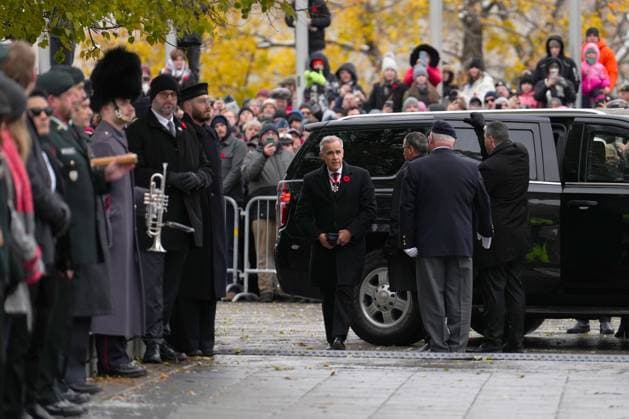 November 11, 2025, Ottawa, On, Canada: Prime Minister Mark Carney arrives for a Remembrance Day ceremony in Ottawa on Tuesday, Nov. 11, 2025. Ottawa Canada  - ZUMAc35_ 20251111_zaf_c35_014 Copyright: xSeanxKilpatrickx