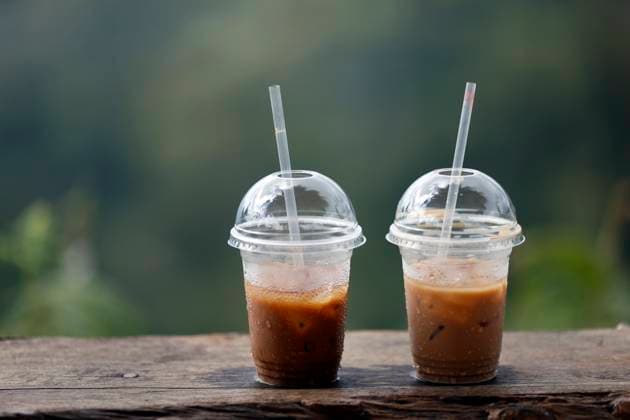 IMAGO Creative, Food, Trend, Iced Coffee Two plastic cups with a straw and iced coffee. Kontum. Vietnam. Two plastic cups with a straw and iced coffee 016962_390