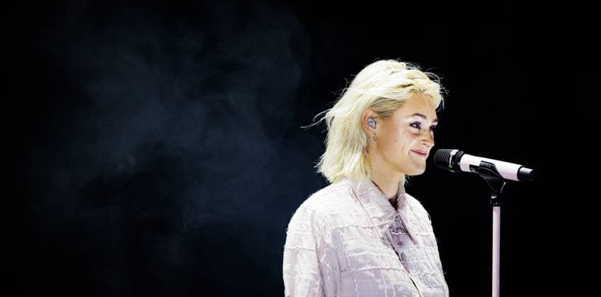 AMSTERDAM Bente Fokkens during a concert at the Royal Theater CarrÃ . The 24-year-old singer performed her show Droom opwaarts (Dream Upward). ANP RAMON VAN FLYMEN netherlands out - belgium out  Copyright: xx x541881983x originalFilename: 541881983.jpg