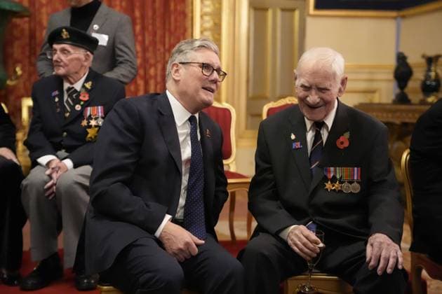 Royal reception for veterans at Windsor Castle Prime Minister Sir Keir Starmer and veteran Bill Jones at a reception for veterans who served in the Pacific during the Second World War, part of the commemorations marking the 80th anniversary of VJ Day, at Windsor Castle, Berkshire. Picture date: Tuesday November 11, 2025., Credit:Andrew Matthews Avalon UK, Windsor  Copyright: xAndrewxMatthewsx xAvalonx 1051874328