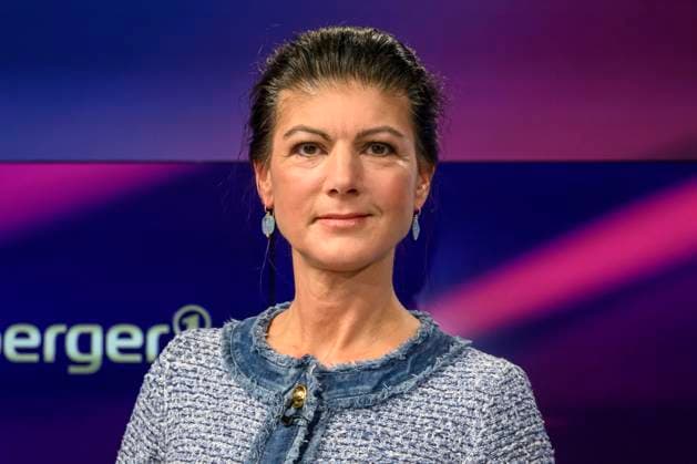 GER, Berlin, Studio, zu Gast bei - maischberger, Polittalk, TV, Format, mit Moderatorin - Sandra Maischberger, Das Erste, aus Adlershof - am Studio 20, im Bild v.l.: Sahra Wagenknecht, BSW (Parteivorsitzende), 11.11.2025, Copyright: HMBxMedia UwexKoch