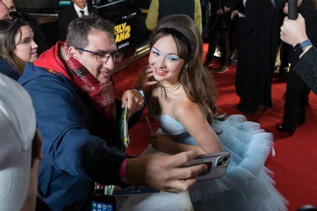 November 11, 2025, London, England, United Kingdom: ZOE COLLETTI poses for a selfie with a fan as she attends the World Premiere of The Family Plan 2 at Curzon Mayfair in London. London United Kingdom - ZUMAs371 20251111_zip_s371_001 Copyright: xWiktorxSzymanowiczx