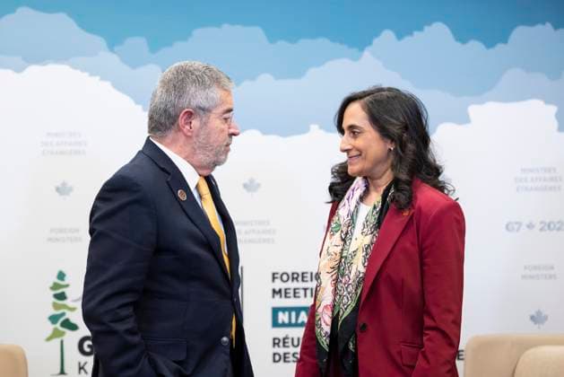 November 11, 2025, Niagara-On-The-Lake, On, Canada: Foreign Affairs Minister Anita Anand greets Secretary of Foreign Affairs for Mexico Juan Ramon de la Fuente ahead of a bilateral meeting during the G7 Foreign Ministers Meeting in Niagara-on-the-Lake, Ont., on Tuesday, November 11, 2025. Niagara-On-The-Lake Canada  - ZUMAc35_ 20251111_zaf_c35_252 Copyright: xNickxIwanyshynx