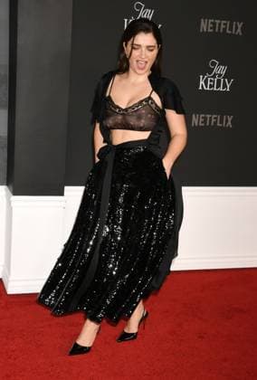Entertainment Bilder des Tages LOS ANGELES, CA- NOVEMBER 11: Eve Hewson at the Los Angeles premiere of Netflix s Jay Kelly at The Egyptian Theatre Hollywood on November 11, 2025 in Los Angeles, California. Copyright: xJeffreyxMayerx