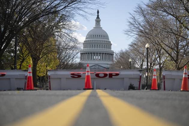 News Bilder des Tages The longest-ever US government shutdown WASHINGTON DC, UNITED STATES - NOVEMBER 11: The United States Capitol building is seen in Washington D.C., United States, on November 11, 2025. The US Senate passed legislation Monday to end the longest-ever government shutdown and sent it to the House of Representatives for final approval, which is now in its 42nd day. Celal Gunes Anadolu Washington United States. Editorial use only. Please get in touch for any other usage.  Copyright: x2025xAnadoluxCelalxGunesx