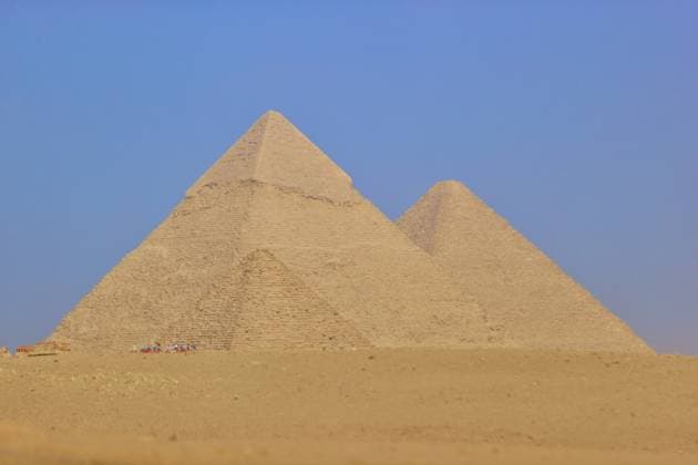 Contemporary Art Exhibition in Giza Pyramids GIZA, EGYPT - NOVEMBER 11: A view of the Pyramids of Giza in Egypt on November 11, 2025. Fareed Kotb Anadolu Giza Egypt. Editorial use only. Please get in touch for any other usage.  Copyright: x2025xAnadoluxFareedxKotbx