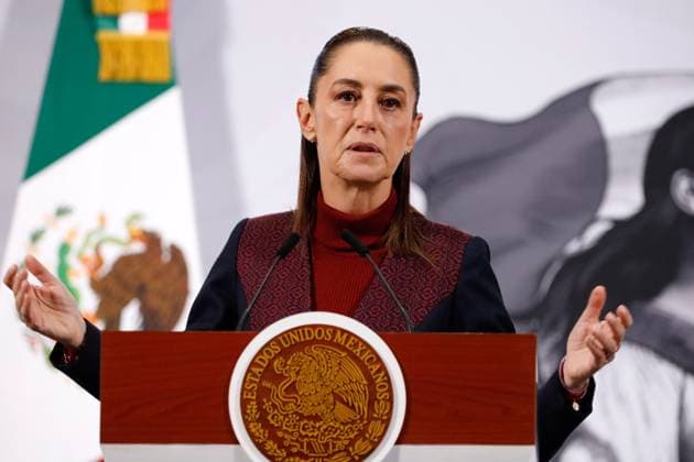Mexico™s President Claudia Sheinbaum Holds Security Report Conference Mexican President Claudia Sheinbaum Pardo speaks during a news conference on the Security Cabinet Report at the National Palace. on November 11, 2025, in Mexico City, Mexico. Mexico City CDMX Mexico Copyright: xLuisxBarronx