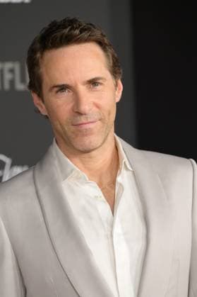 Jay Kelly LA Premiere - Los Angeles, USA LOS ANGELES, USA. November 11, 2025: Alessandro Nivola at the LA premiere for Netflix s Jay Kelly at the Egyptian Theatre. Los Angeles CA USA  Copyright: xPaulxSmith Featureflashx