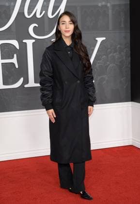 Jay Kelly LA Premiere - Los Angeles, USA LOS ANGELES, USA. November 11, 2025: Caylee Cowan at the LA premiere for Netflix s Jay Kelly at the Egyptian Theatre. Los Angeles CA USA  Copyright: xPaulxSmith Featureflashx