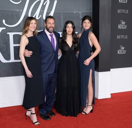 Jay Kelly LA Premiere - Los Angeles, USA LOS ANGELES, USA. November 11, 2025: Jackie Sandler, Adam Sandler, Sadie Sandler & Sunny Sandler at the LA premiere for Netflix s Jay Kelly at the Egyptian Theatre. Los Angeles CA USA  Copyright: xPaulxSmith Featureflashx