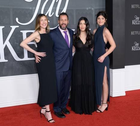 Jay Kelly LA Premiere - Los Angeles, USA LOS ANGELES, USA. November 11, 2025: Jackie Sandler, Adam Sandler, Sadie Sandler & Sunny Sandler at the LA premiere for Netflix s Jay Kelly at the Egyptian Theatre. Los Angeles CA USA  Copyright: xPaulxSmith Featureflashx