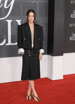 Jay Kelly LA Premiere - Los Angeles, USA LOS ANGELES, USA. November 11, 2025: Riley Keough at the LA premiere for Netflix s Jay Kelly at the Egyptian Theatre. Los Angeles CA USA  Copyright: xPaulxSmith Featureflashx